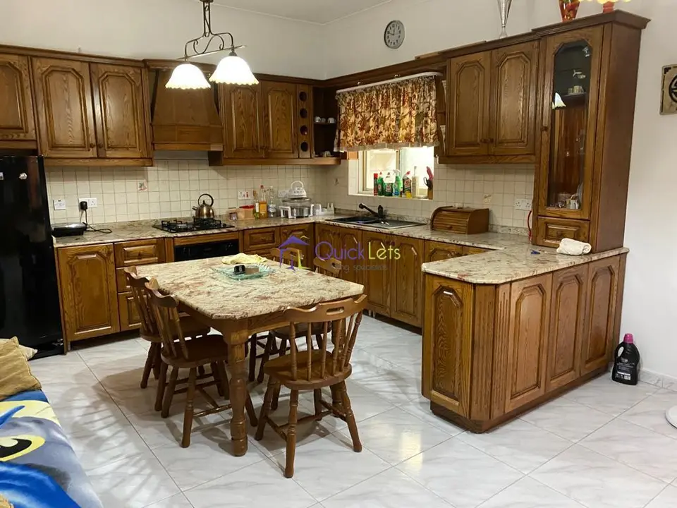 4 bedroom Terraced House to rent in Zejtun