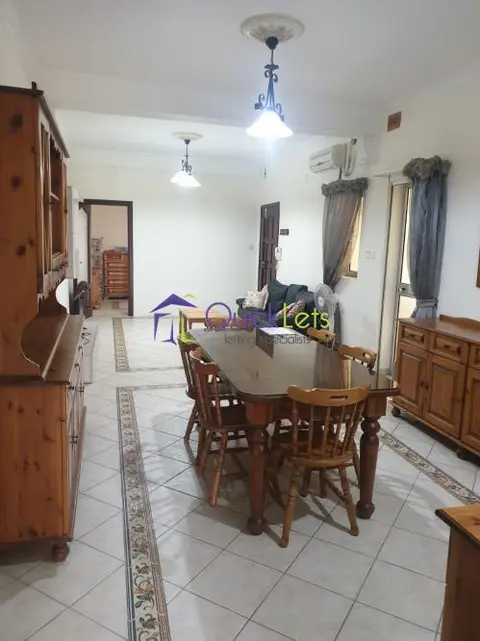 Appartament bi 3 kmamar għall-kiri f'Hamrun