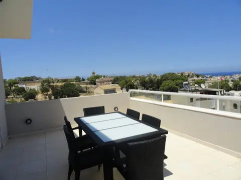 2 bedroom Penthouse to rent in Swieqi