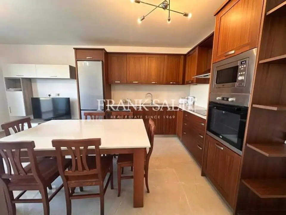 Mosta, Furnished Penthouse
