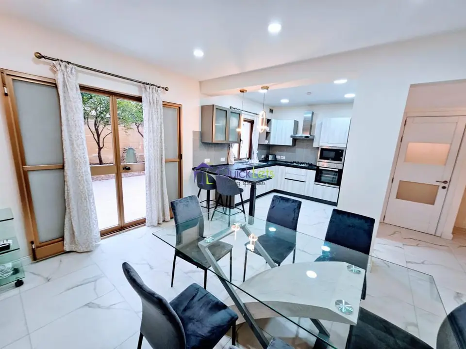 3 bedroom Terraced House to rent in Santa Lucia