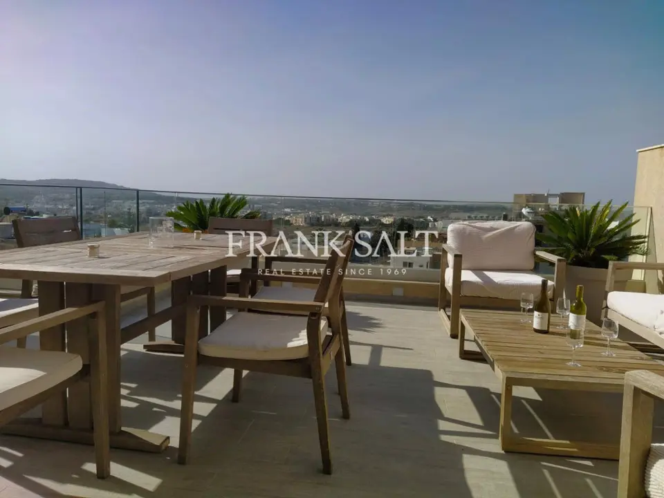 Naxxar, Furnished Penthouse