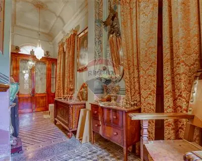 6 bedroom Palazzo for sale in Qormi