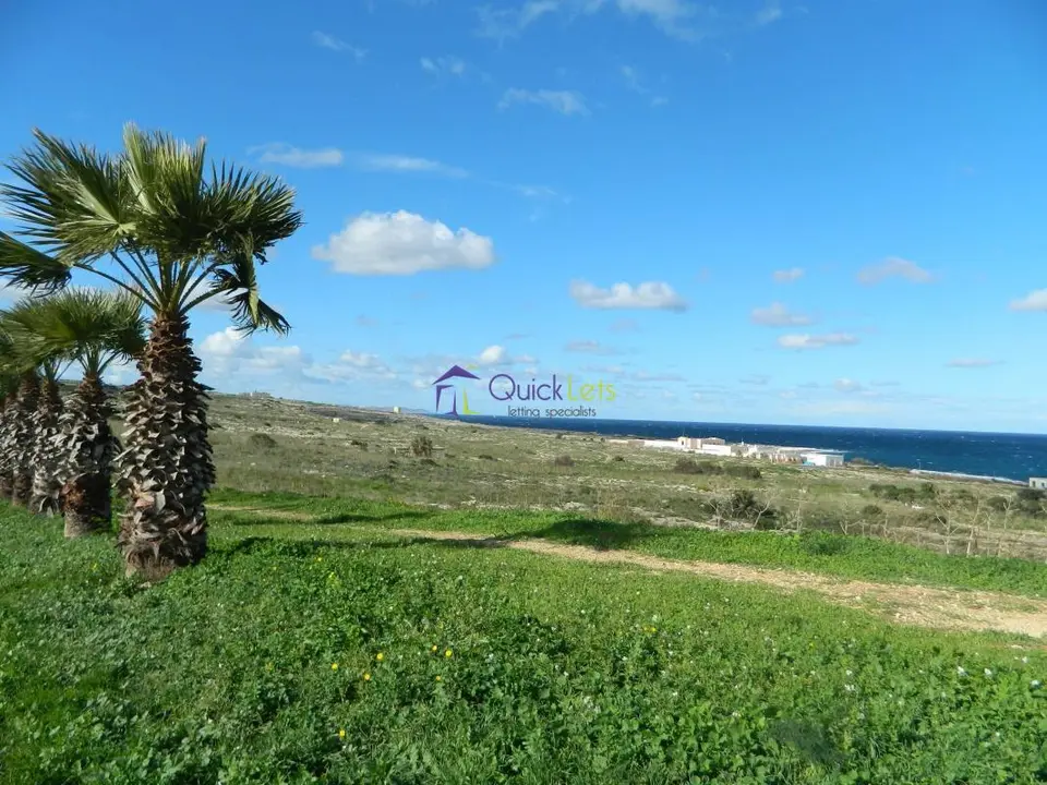 3 bedroom Semi Detached Villa to rent in Pembroke