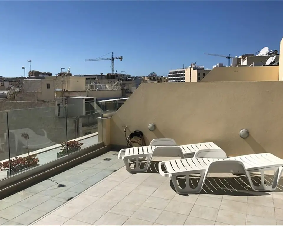 2 bedroom Penthouse to rent in St Julian's