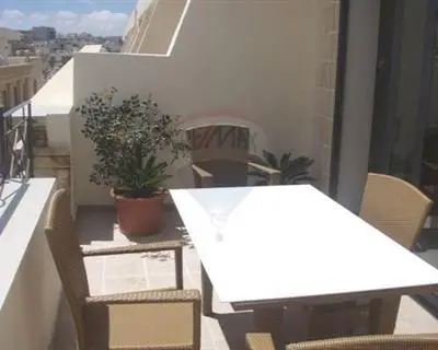 2 bedroom Penthouse to rent in Sliema