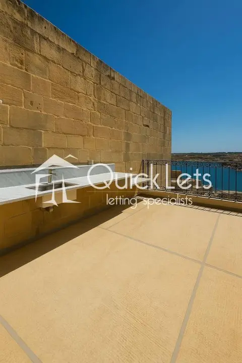 8 bedroom Townhouse to rent in Valletta