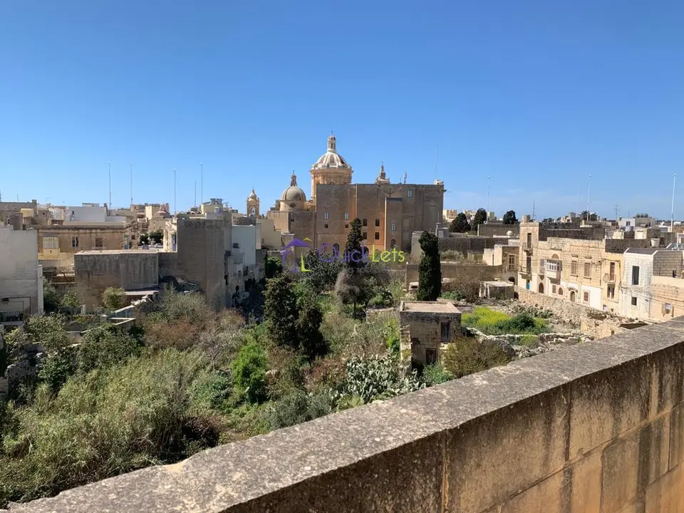 3 bedroom Maisonette to rent in Rabat