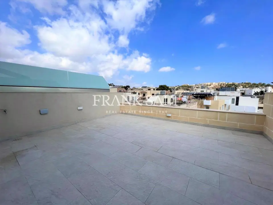 Lija, Penthouse