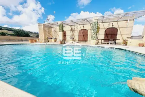 4 Bedroom Farm House For Sale in Siggiewi