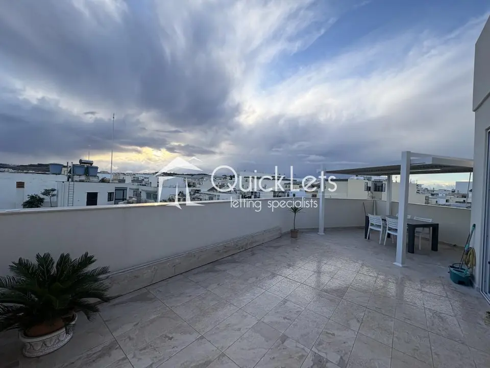 2 bedroom Penthouse to rent in Mosta