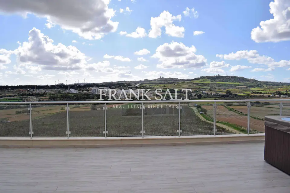 Mosta, Furnished Penthouse