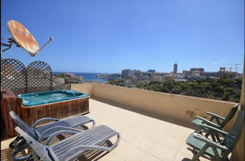 4 bedroom Semi Detached Villa  for sale in Pembroke