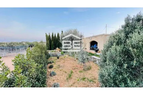 3 Bedroom Farm House For Sale in Dingli