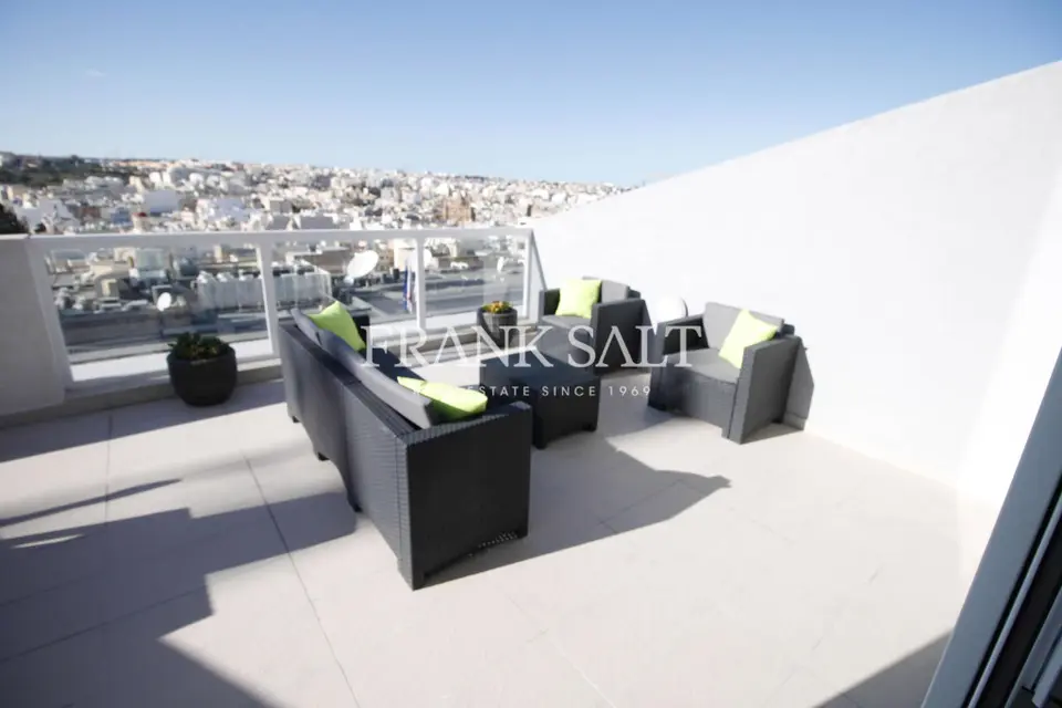 Gwardamangia, Furnished Penthouse