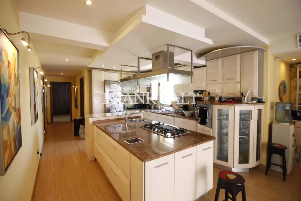 2 bedroom Penthouse to rent in Ta' Xbiex