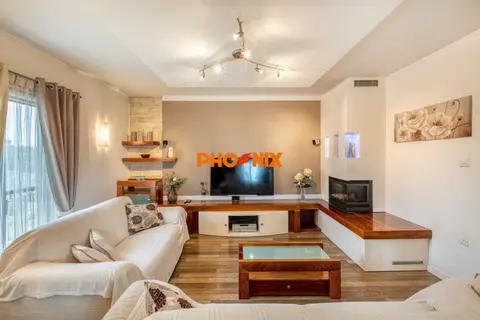 3 Bedroom Apartment For Sale in Pembroke