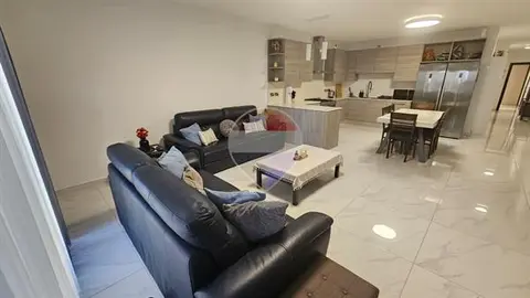 3 bedroom Maisonette for sale in St Julian's