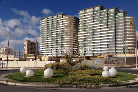 3 Bedroom Apartment For Sale in Fort Cambridge