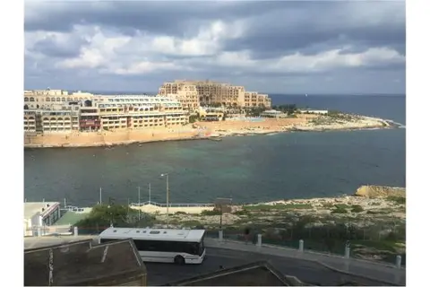2 bedroom Apartment to rent in St Julian's