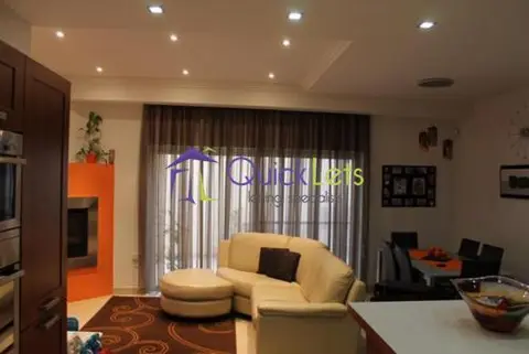 3 bedroom Terraced House to rent in Rabat