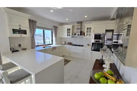 3 Bedroom Apartment For Sale in Xemxija