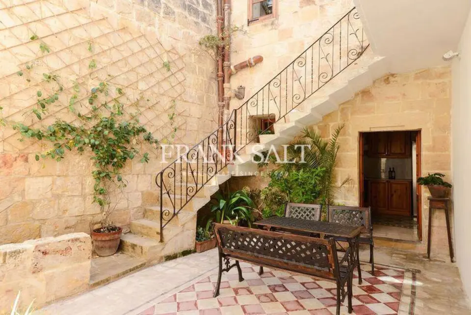 Birkirkara, Furnished House of Character