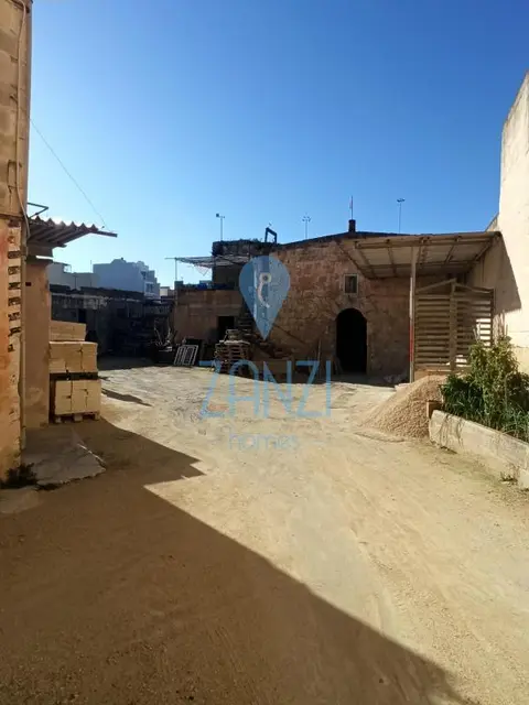 5 bedroom Farmhouse for sale in Qormi