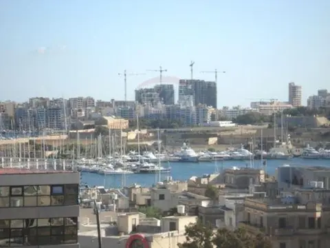 2 bedroom Penthouse to rent in Ta' Xbiex