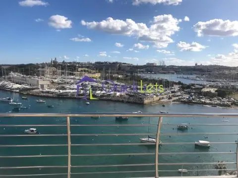3 bedroom Penthouse to rent in Gzira