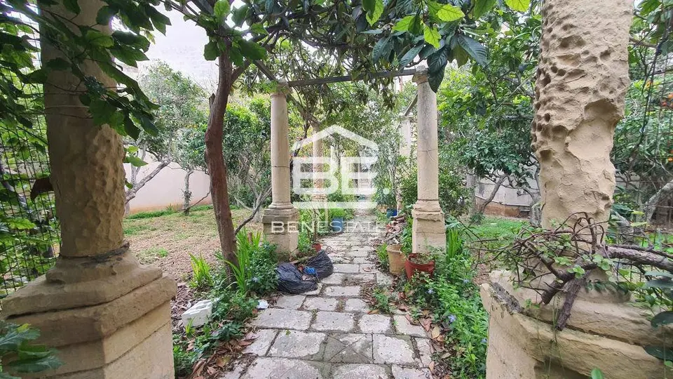 5 bedroom Townhouse for sale in Luqa