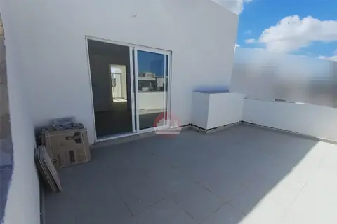 2 Bedroom Penthouse For Sale in Zabbar