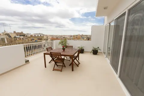 2 bedroom Penthouse to rent in Msida
