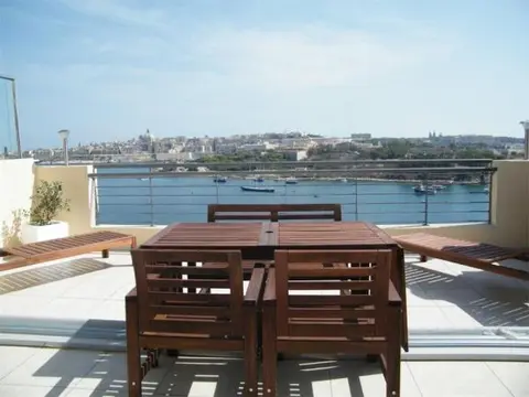 3 bedroom Penthouse to rent in Sliema