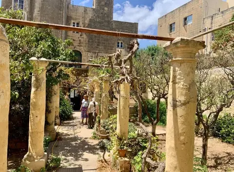 Palazzo with a Garden