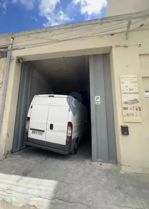 Factories / Warehouse for sale in Qormi