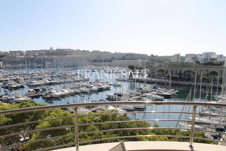 2 bedroom Apartment to rent in Ta' Xbiex