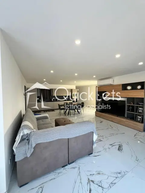 2 bedroom Penthouse to rent in Xghajra