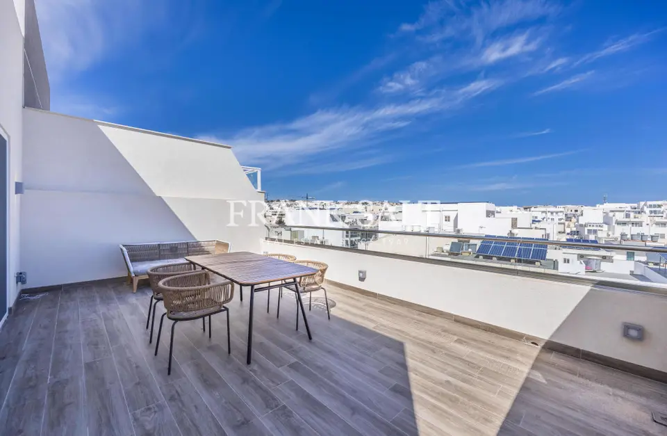 Swieqi, Furnished Penthouse