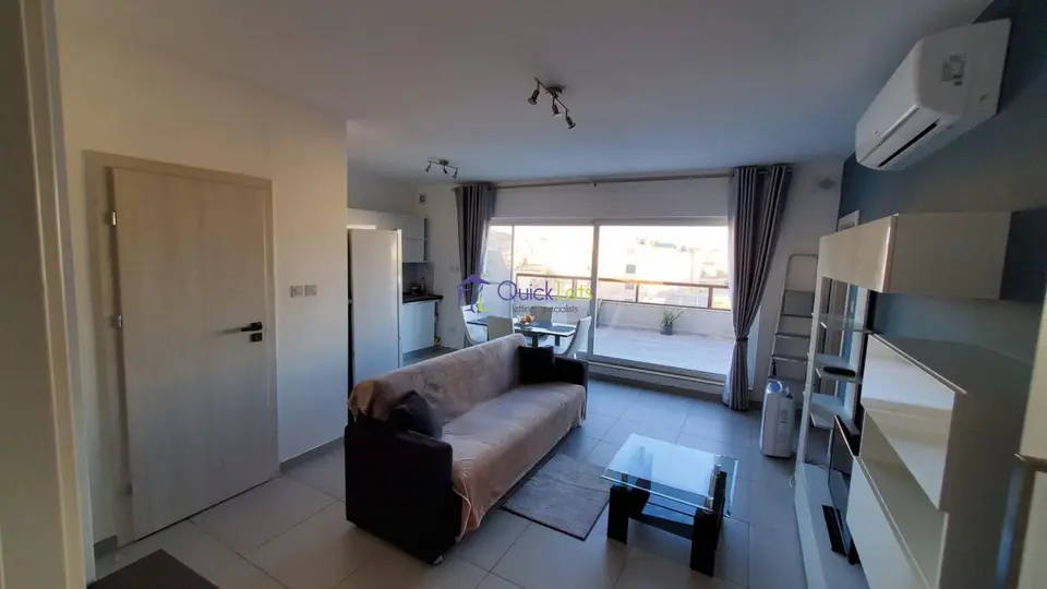 2 bedroom Penthouse to rent in Hamrun