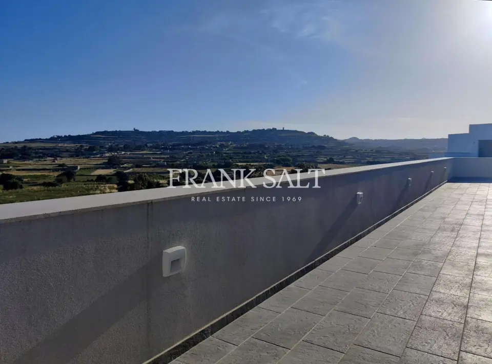 Siggiewi, Furnished Penthouse