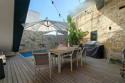 3 Bedroom Apartment For Sale in Zejtun