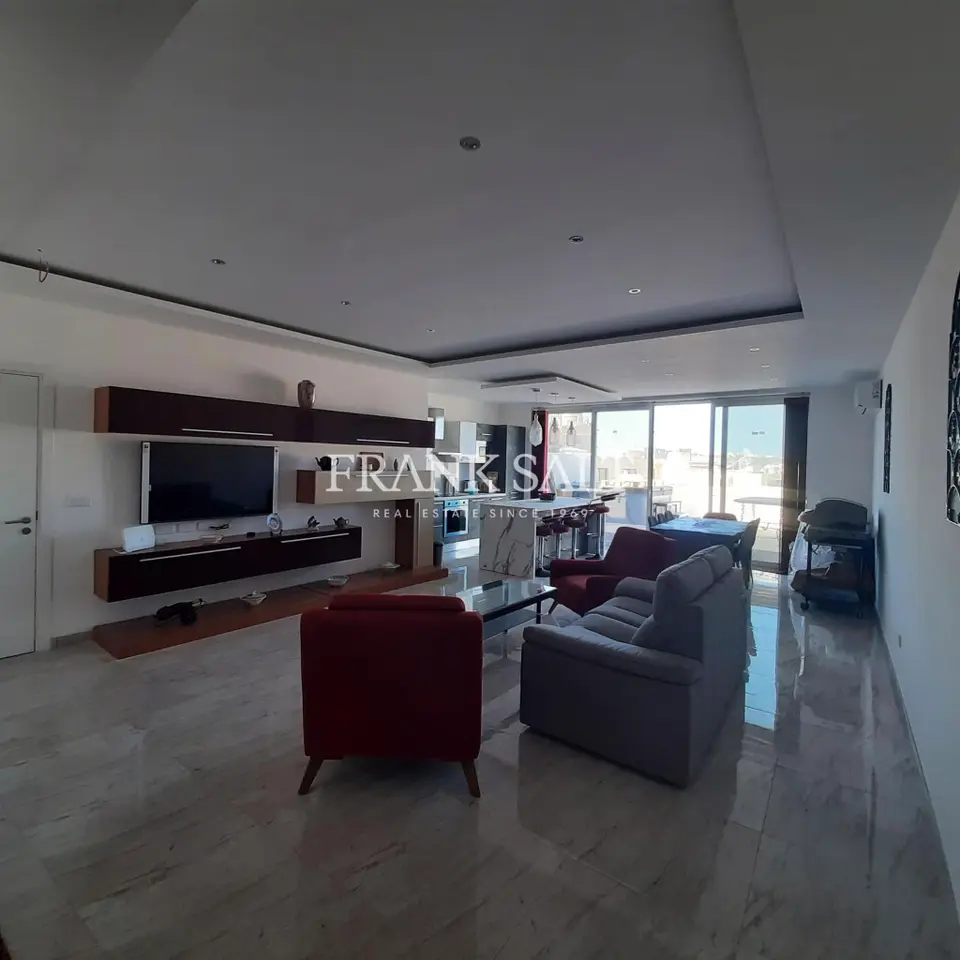 Xewkija, Furnished Penthouse