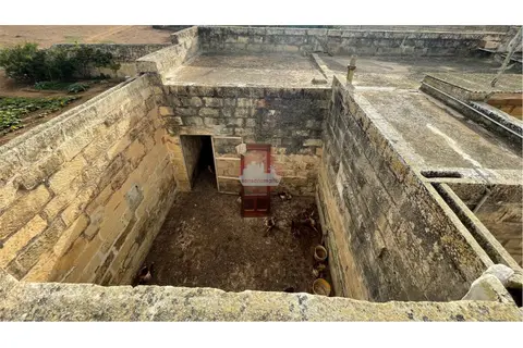 Farm House For Sale in Zejtun