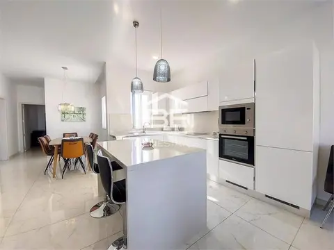2 bedroom Penthouse to rent in Gzira