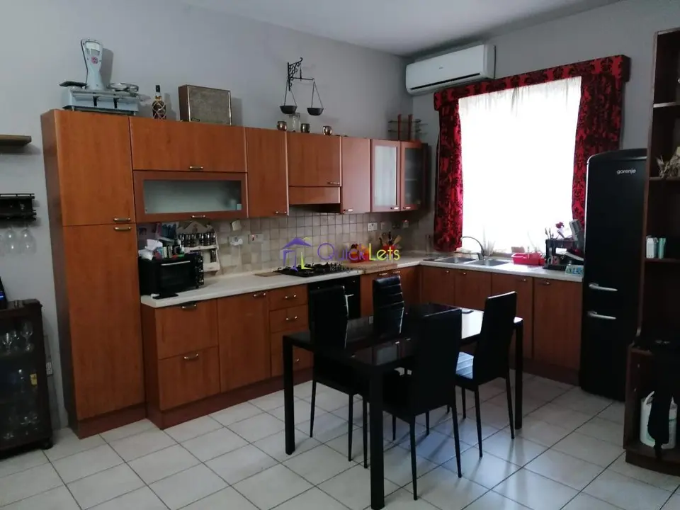 1-Zimmer-Maisonette zur Miete in Hamrun
