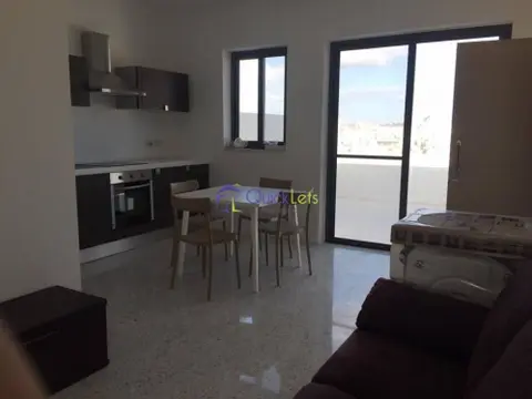 2 bedroom Penthouse to rent in Hamrun