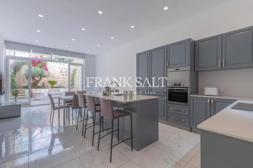 Sliema, Furnished Town House