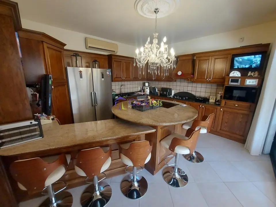 4 bedroom Semi Detached Villa  to rent in Zebbug