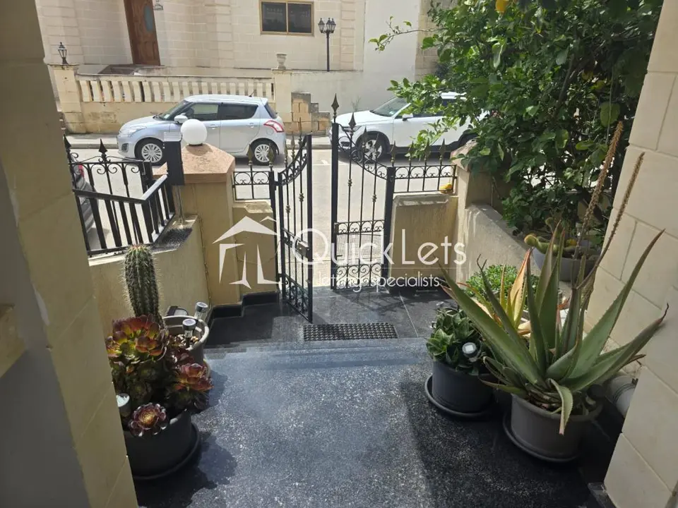 4 bedroom Semi Detached Villa to rent in Pembroke